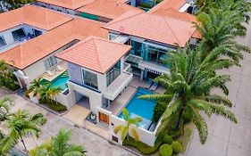 Hollywood Pool Villa Pattaya